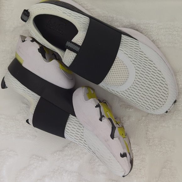 NWT- SOREL Kinetic Impact Strap Sneakers, Size 9.5 - Picture 2 of 5